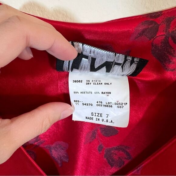 ✨ I. N. San Francisco Red Floral Satin Mini Dress 7 - Picture 5 of 10